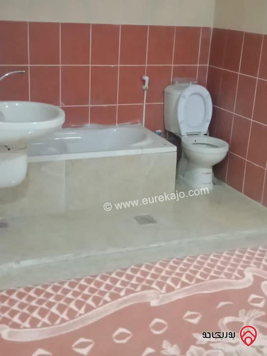 مزرعة مساحة الأرض 680م عليها بناء 160م للبيع في الحمة شمال اربد المخبية