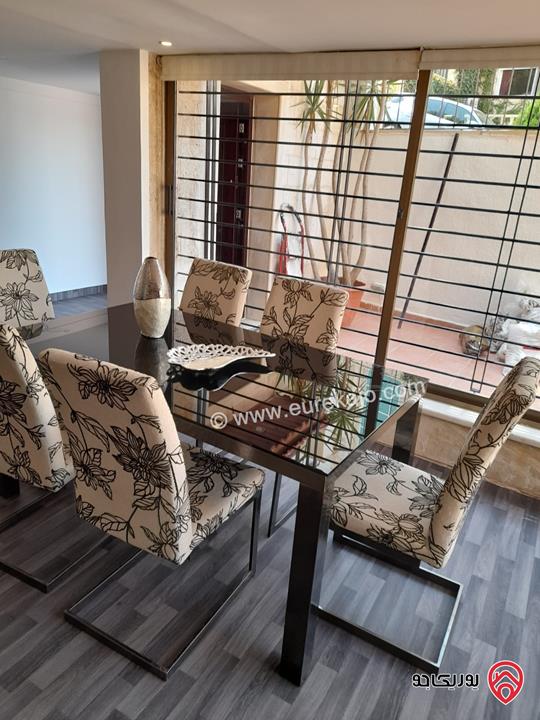 شقة مفروشة أرضية مساحة 130م داخلي و 40م خارجي للإيجار أو للبيع في عمان– الدوار الرابع