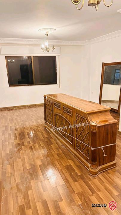 شقة مساحة 128م طابق أول للبيع في شارع  دير غبار الرئيسي  في اجمل مناطق الصويفية بحانب الصويفية فيلج