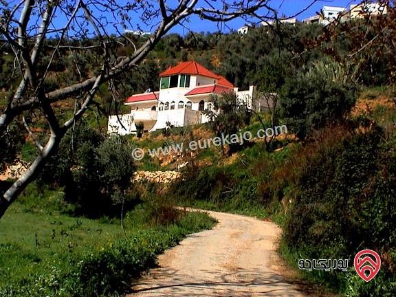 للبيع أو البدل من المالك مزرعة مساحة الأرض 5 دونم و 621م مع فيلا طابقين للبيع في جرش وادي الحدادة