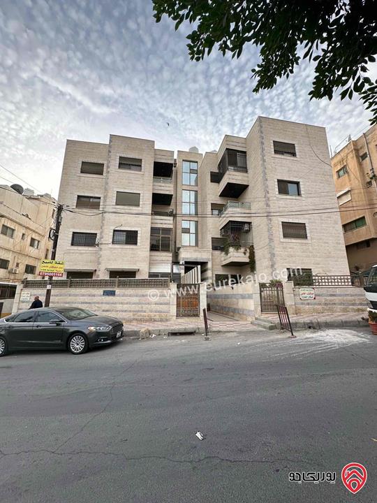 شقه دوبلكس طابق ارضي مع ترسات خارجية مساحة البناء 228م للبيع في عمان - منطقة ماركا حي العبدالات 