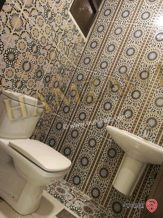 شقة فارغة طابق أرضي مساحة 220م داخلي و 50م خارجي للايجار في عمان - البنيات 