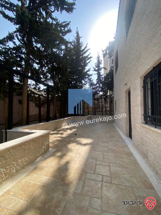 فيلا مستقلة فاخرة مساحة 700م على ارض 1 دونم و 350م للبيع في عمان - أم السماق الشمالي قرب التلاوي وخلف السنترو 