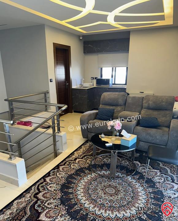 شقة فاخرة طابق ثالث مع رووف مساحة 257 متر للبيع في عمان - خلدا