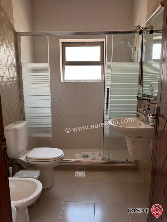 شقة طابق اخير مساحة 187م مع رووف منفصل 48م وترس 110م للبيع في عمان - مرج الحمام