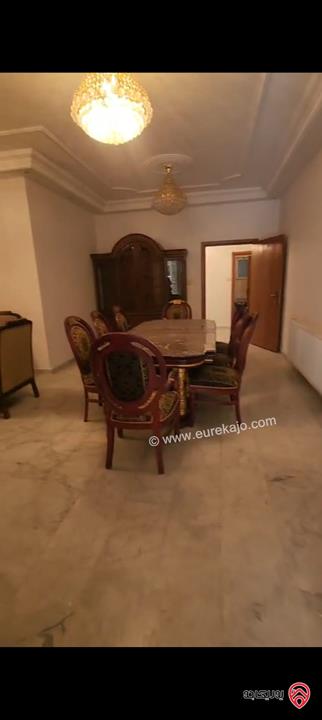 شقّة أرضية مميزة مساحة 211م داخلي و 150م خارجي للبيع في عمان - الجاردنز – موقع هادئ وقريبة من الخدمات