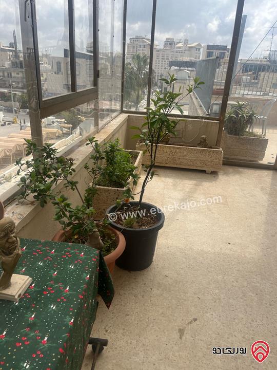 شقة طابق كامل (بمدخلين، بالاصل شقتين) مساحة اجمالية 560م (460م + 100م روف) للبيع في عمان - أم أذينة
