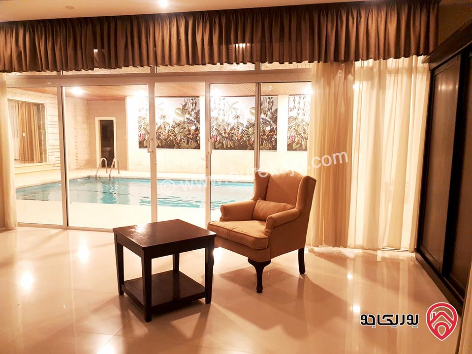 شقة طابقية فخمة مساحة 420م داخلي و 300م خارجي مع مسبح للايجار المفروش في عمان - أم السماق