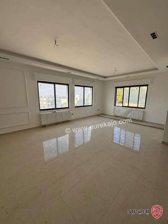 فيلا فاخرة مساحة 678م على أرض 639م مع اطلالة خلابة للبيع في بلعاس / ناعور