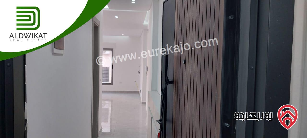 شقة طابق ثاني للبيع في عمان - البنيات / طريق المطار مساحة 180م والترس 30م بالقرب من جامعة البتراء جديدة لم تسكن