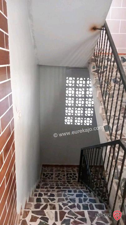 عمارة سكنية على أرض 240م للبيع في الزرقاء - حي الأمير عبدالله 