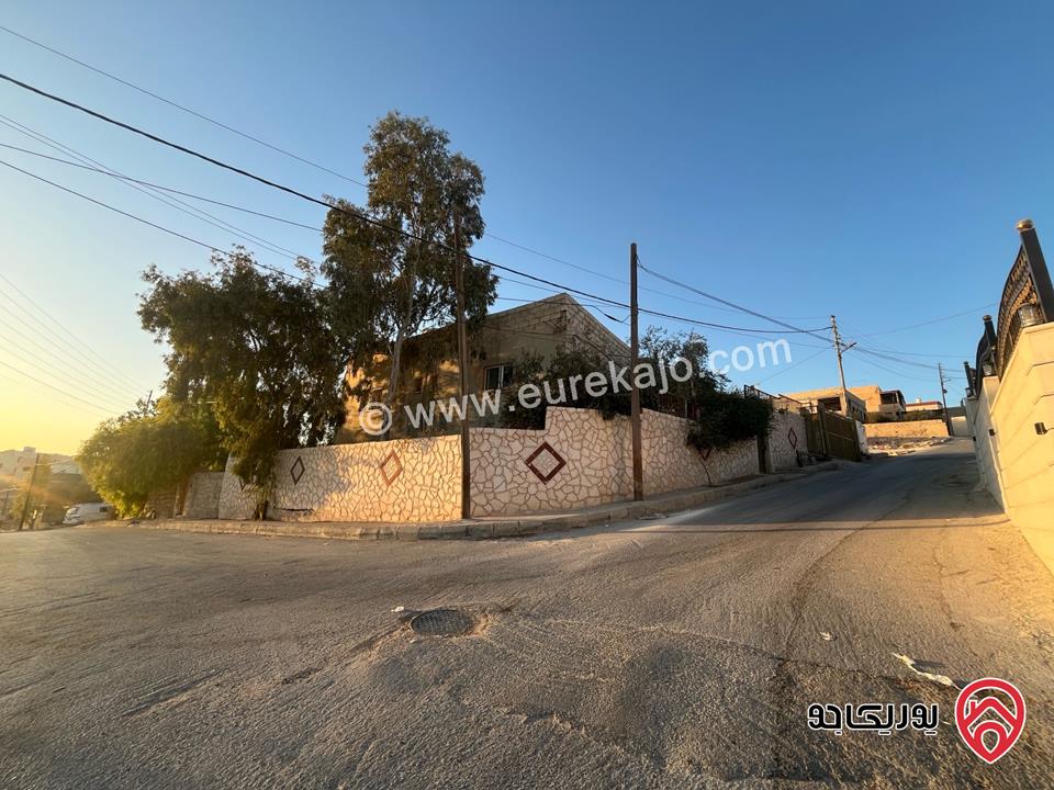 بيت مستقل على شارعين مساحة 200م على أرض 300م للبيع في الزرقاء، حي الرشيد، جريبا