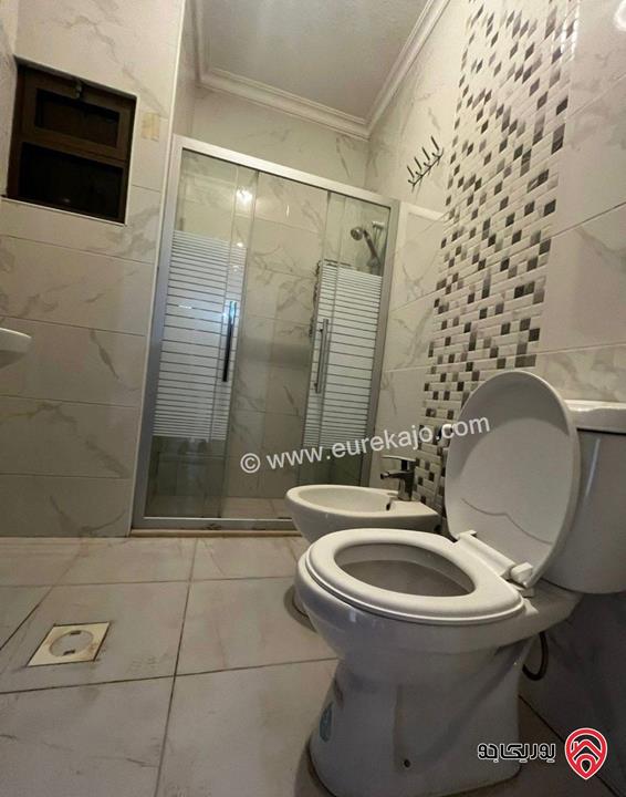 شقة طابق أرضي معلق مساحة 130م للايجار في عمان - خلدا