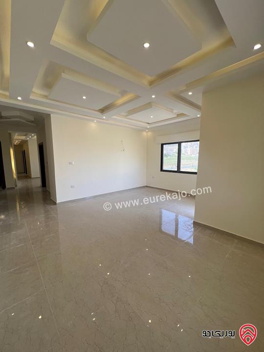 شقة فخمة طابق ثالث مساحة 160م للبيع في عمان - الجبيهة / حي المنصور