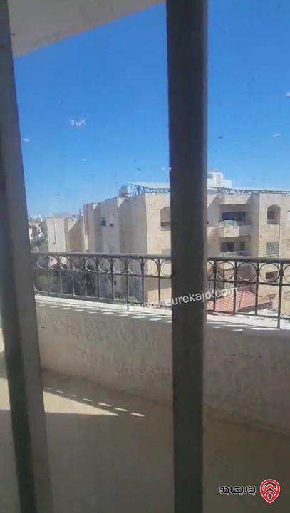شقة مساحة 200م طابق ثالث للبيع في عمان - الجاردنز، قرب شارع المدينة المنورة
