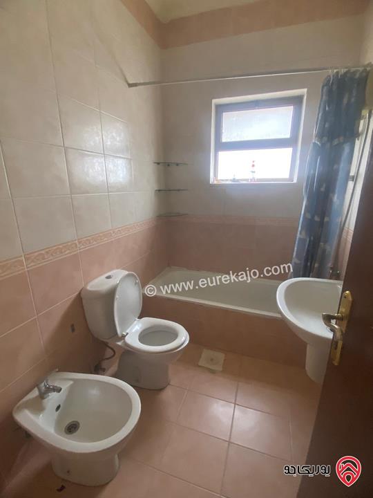 شقة طابق ثالث مساحة 180م للبيع في عمان - الرابية