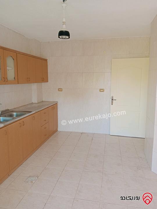 شقة طابق أول مساحة 140م للبيع في اربد غرب مسجد علياء التل