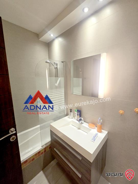 شقة أرضية مفروشة فخمة مساحة 230م مع حديقة 350م و كراج و مدخل خاص للإيجار في عمان - الرابية