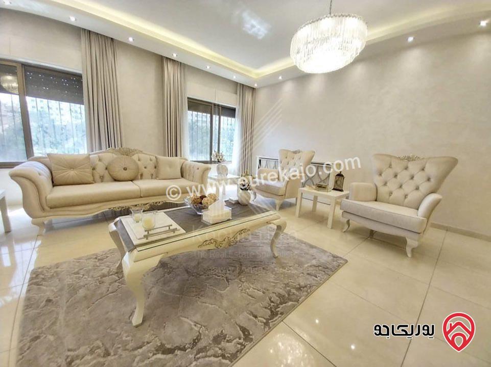 شقة فاخرة طابق شبه ارضي مساحة 383م للبيع في عمان - عبدون