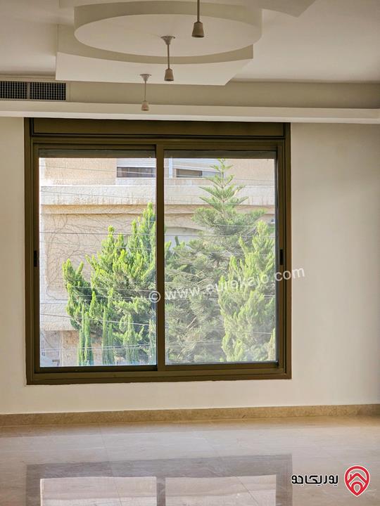 شقة سوبر ديلوكس جديدة - طابقية - مساحة 223م طابق أول للبيع في عمان - دير غبار