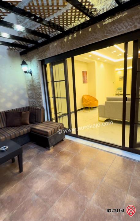 شقة مفروشة أرضية مفروشة مساحة 140م داخلي و 130م خارجي للايجار في عمان - عبدون