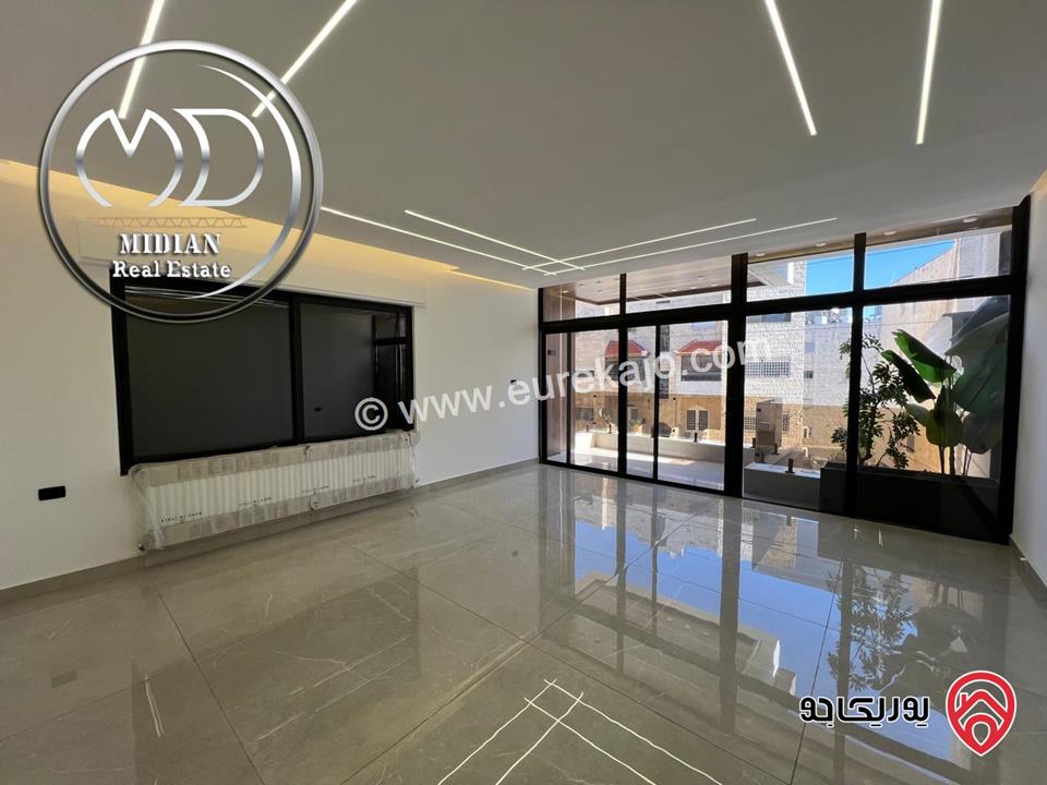 شقق جديدة للبيع في عمان - حنو الصويفية مساحة 180م تشطيبات و ديكورات فاخرة اطلالة رائعة بسعر مميز . 