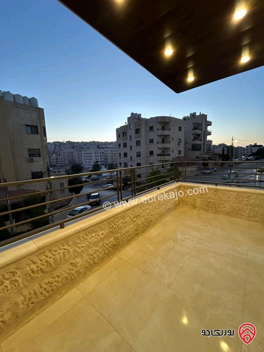 شقة طابقية كاملة مساحة 253م للبيع في عمان - الجبيهة 
