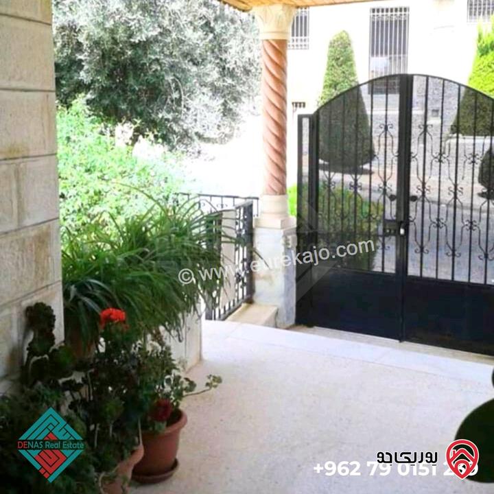فيلا للبيع في عمان- عبدون مساحة 560م على أرض 870م