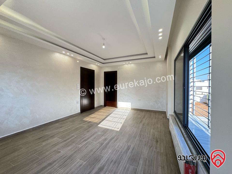 شقة سوبر ديلوكس طابقية طابق اول مساحة 325م للبيع في عمان - الجبيهة حي المنصور