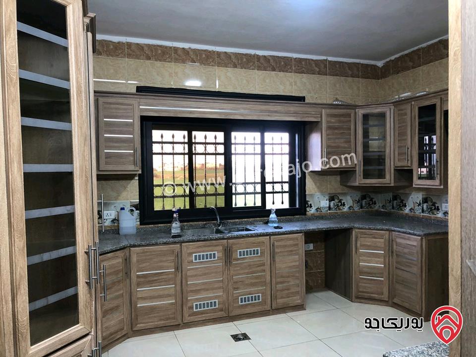 فيلا مساحة 280م على أرض 1300م للايجار في اربد - الصريح