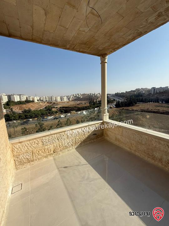 شقة طابق أخير مساحة 151م مرتفعة ذو اطلالة جميلة مجددة بالكامل للبيع في عمان - دير غبار