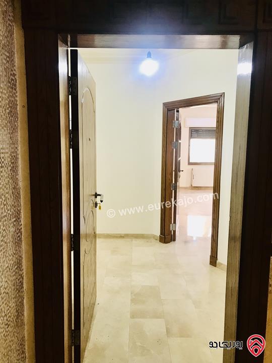 شقة طابق أرضي مُعلّق مطلّة مساحة 188م داخلي و 20م خارجي للبيع في عمان - عرقوب خلدا