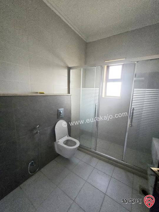 شقة ارضية طابقية مساحة 220 متر مع تراس 60م ومدخل خاص للايجار في عمان - عبدون