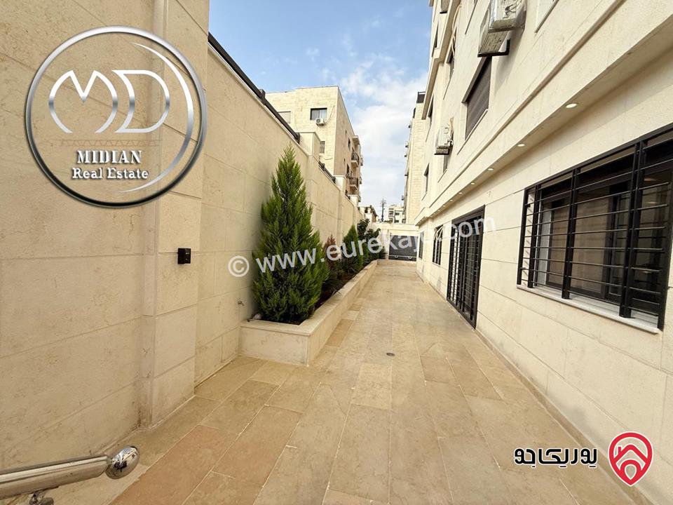 شقق شبه أرضي للبيع في عمان - حي الصحابة مساحات 220م & 240م مع تراسات و حدائق تشطيبات ديكورات فاخرة جديدة لم تسكن