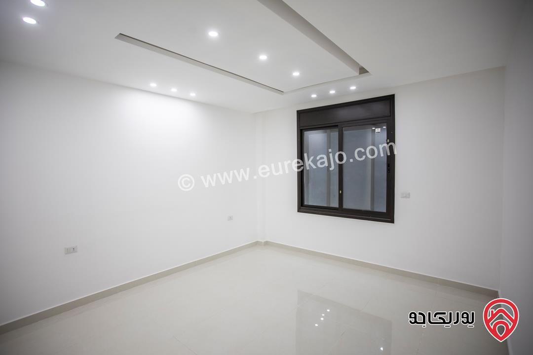 شقة فاخرة أرضية مساحة 120م مع ترس امامي و ترس خلفي للبيع في عمان - ابو علندا من المالك 