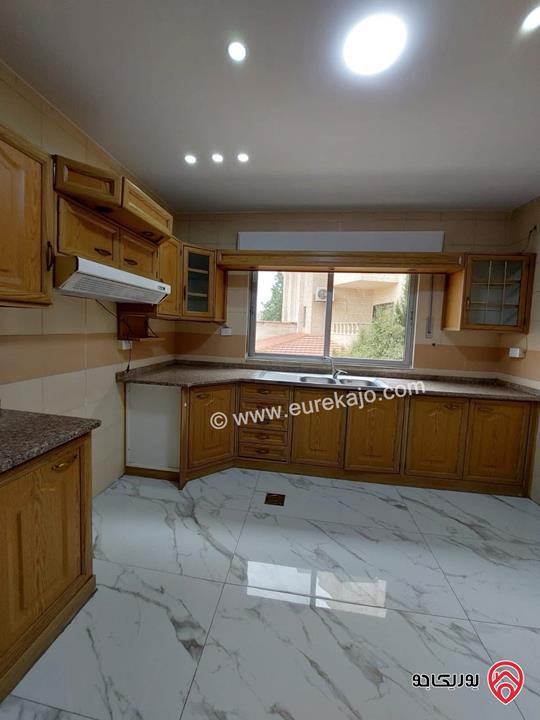 شقة مساحة 190م طابق أول للبيع في عمان - تلاع العلي