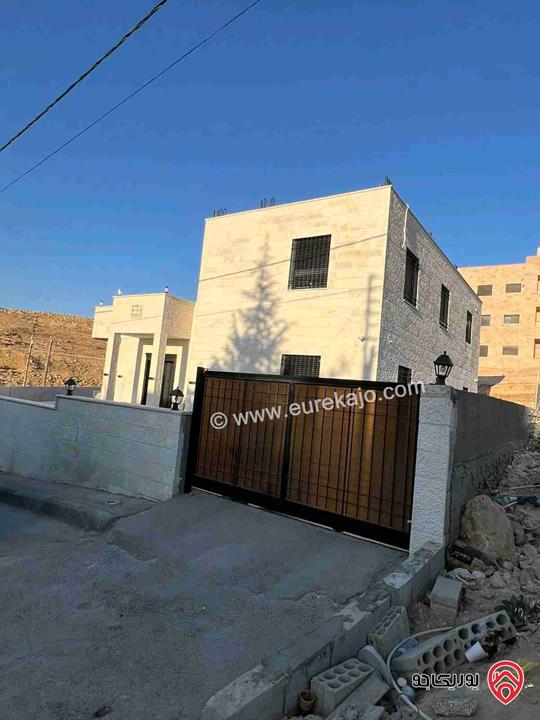 منزل مستقل بناء جديد طابقين مساحة 330م على أرض 521م للبيع شمال عمان شارع الاردن صافوط