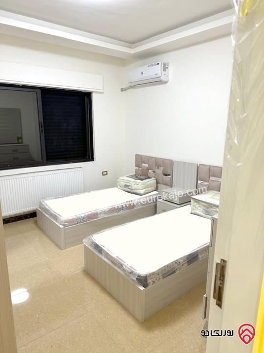 شقة ارضية مفروشة مساحة 180م داخلي و 50م خارجي تراس ومدخل خاص للإيجار في عمان - الرابية 