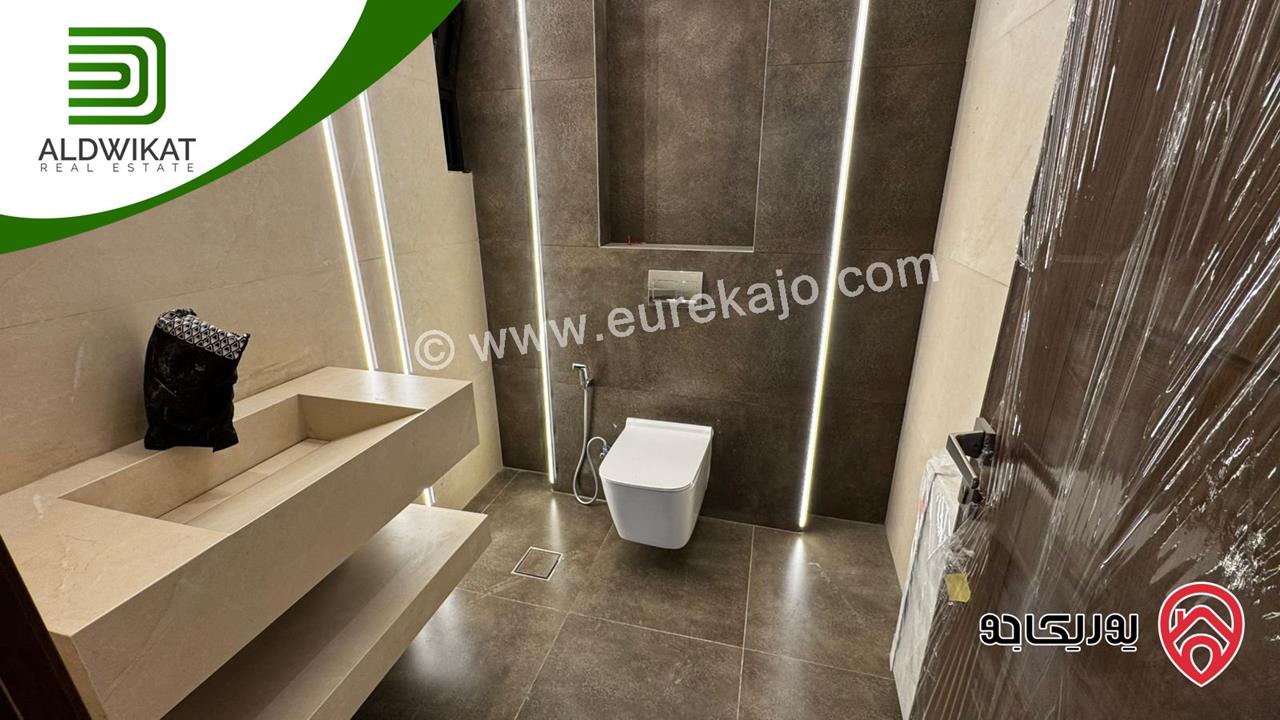 شقة للبيع في عمان - الجبيهة طابق اول مساحة البناء 175م والترس 10م موقع مميز واطلالة