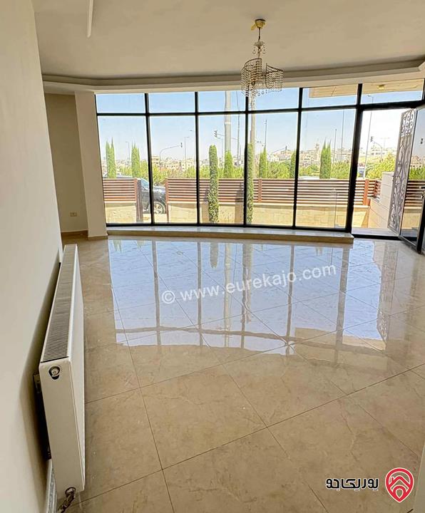 شقة أرضية مساحة 150م داخلي و 150م خارجي للبيع في عمان - حي الصحابة