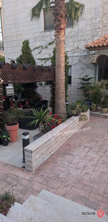فيلا مساحة 1 دونم على ارض 880م للبيع في عمان - أجمل أحياء عبدون