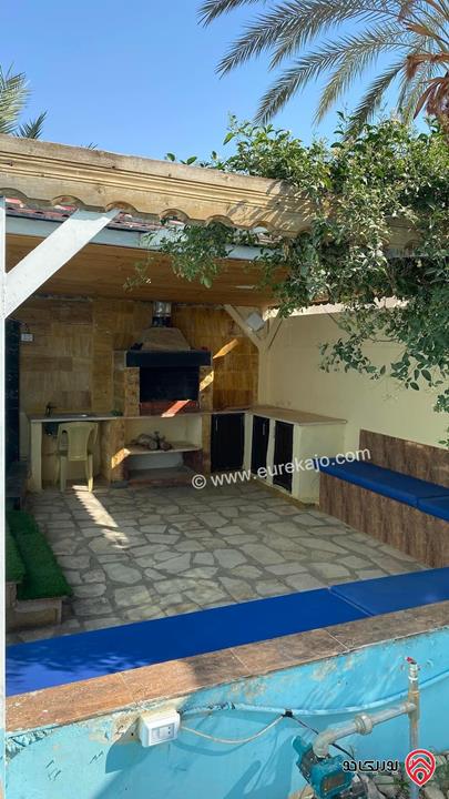 مزرعة مساحة الأرض 760م والبناء 550م للبيع في منطقة الشونة الجنوبية قريبة من الخدمات وموقع مميز