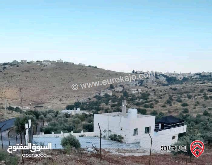مزرعة نموذجية مساحة الأرض 6116م فيها بيت مساحة 100م و معرش عنب على شارعين جميع الخدمات للبيع في صخرة - عجلون