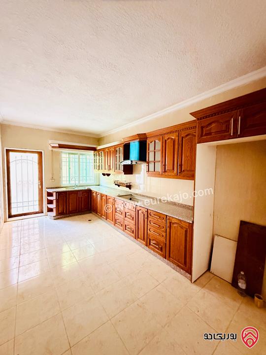 شقة طابق أرضي مساحة 200م للبيع في عمان - طبربور 