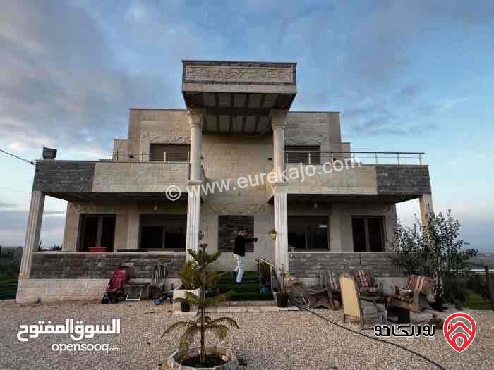 فيلا عدد 2 متلاصقتين بنظام أمريكي مساحة 720م على أرض 1 دونم ، للبيع في اربد 