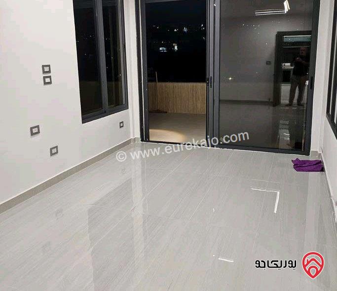 شقة دوبلكس طابق أول مع روف مساحة 210م للايجار في عمان - الفحيص