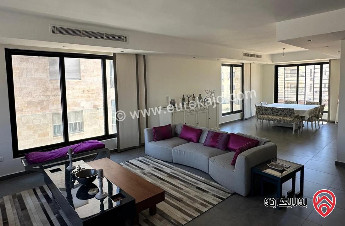 شقة مساحة 300م للبيع في عمان - حي الصحابة