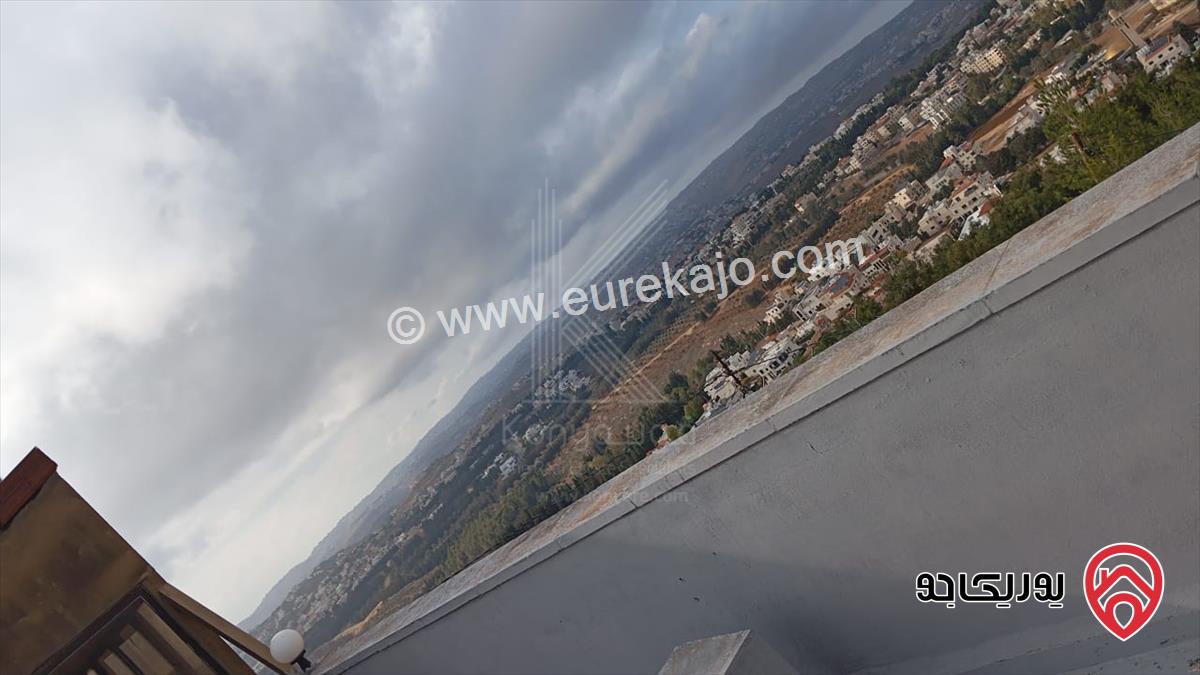 فيلا مميزة مساحة 300م على أرض 765م للبيع في الحمر