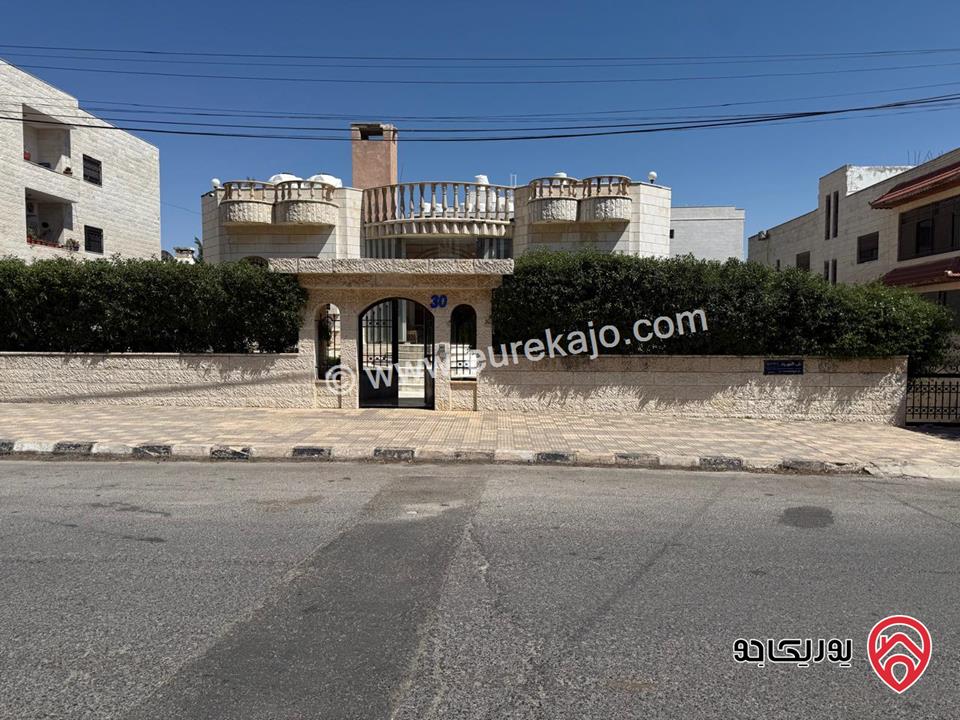 فيلا مساحة 700م على أرض 1073م للبيع في عمان - الجبيهة حي إبن عوف