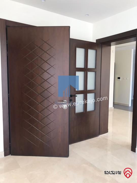 شقة طابقية فاخرة طابق اول مساحة 235م للبيع في عمان - الجندويل تشطيب سوبر ديلوكس لم تسكن